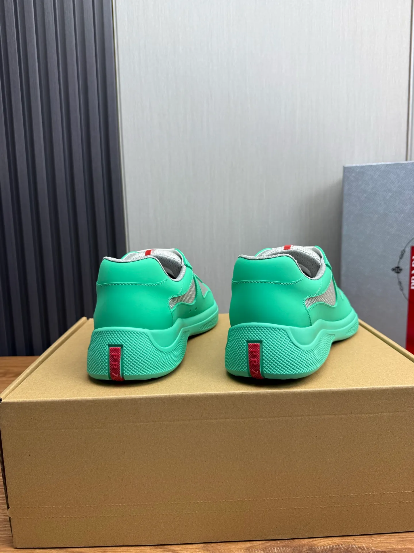Men's shoes 640💰 [PRADA] Hot selling items🔥Must be recommended every day~~ Official website synchronized, 1:1 high quality shipments✔️ Imported cowhide fabric, rubber material + cowhide lining, original bottom, high-end airplane box packaging🎁 38-45 (38.45 custom-made, non-returnable)